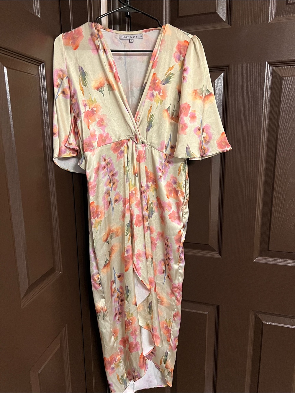 Hope & Ivy Floral V-Neck Midi Dress